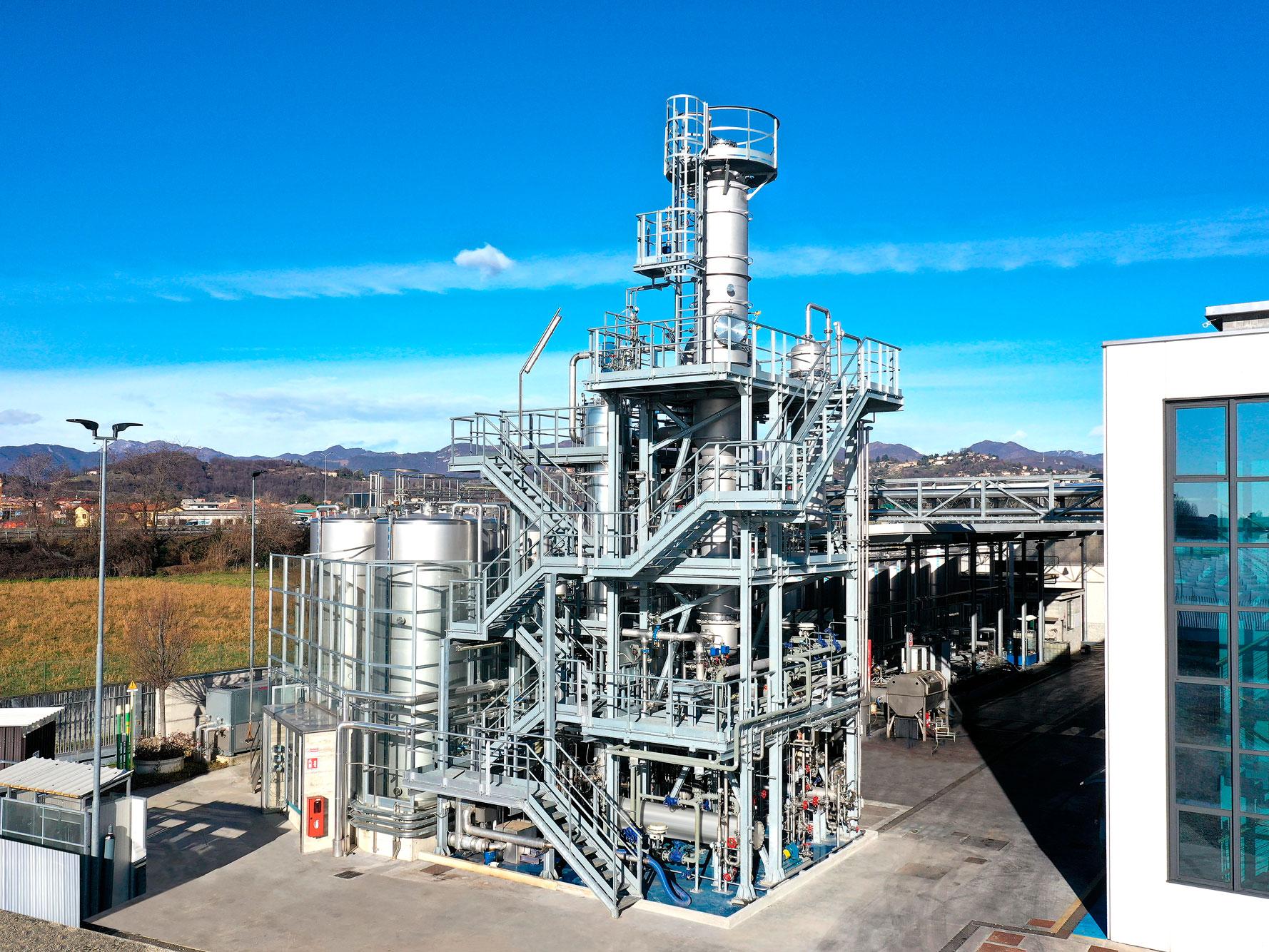 Oil recycling plant